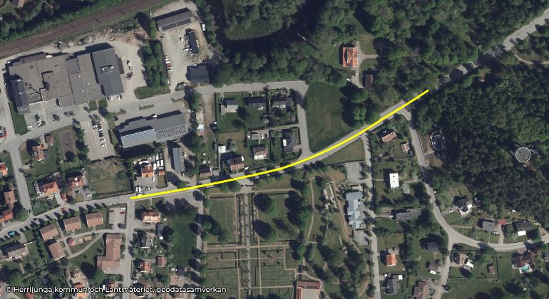 Storgatan med gul hänvisning 