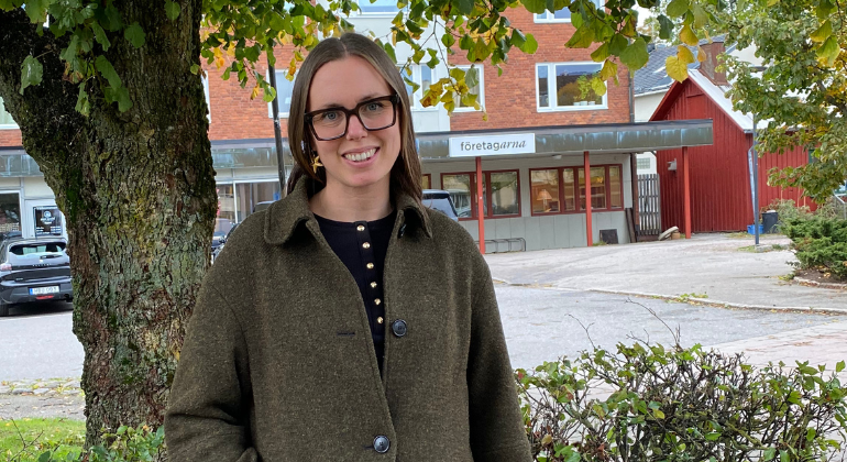 En bild på Sara som är den nya näringslivsansvariga