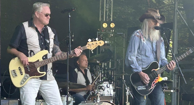 Foto på bandmedlemmarna i The Pendeltone