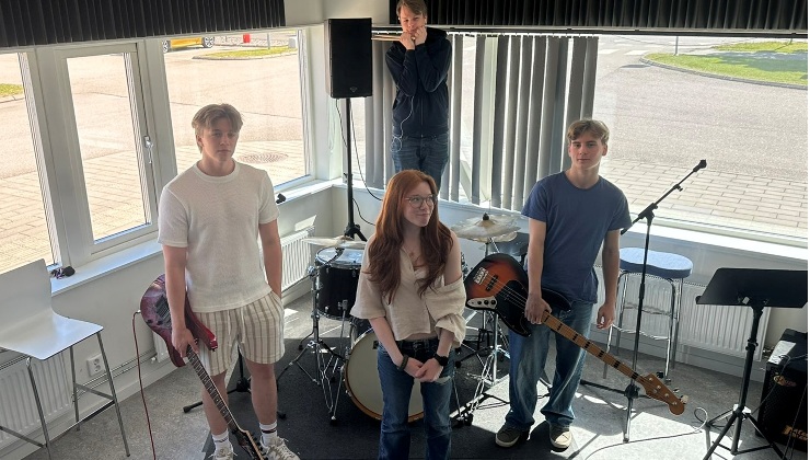 Bild på de fyra bandmedlemmarna i Taxi